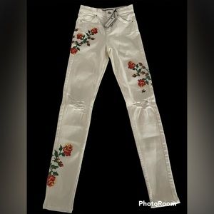 TopShop White Floral Embroidered High Waist Skinny Jamie Jeans